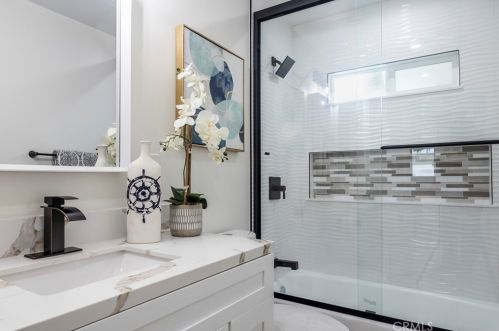 8212 Munster Dr, Huntington Beach CA  92646-5025 exterior