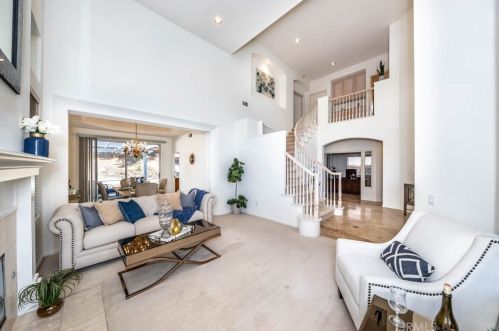 7551 Hollow Oak Rd, Anaheim CA  92808-1429 exterior