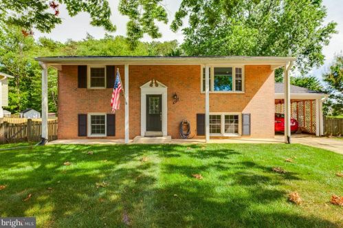 8717 Kerry Ln, Springfield VA  22152-3206 exterior