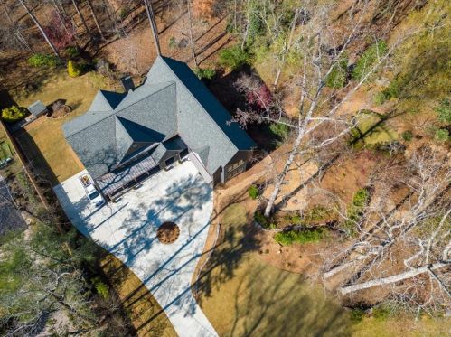 5666 Long Island Dr, Atlanta GA  30327-4842 exterior