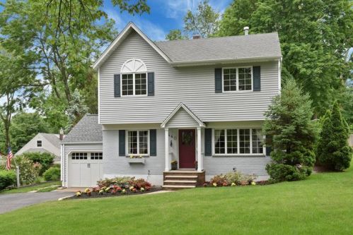 660 Wyndemere Ave, Ridgewood, NJ 07450-3551