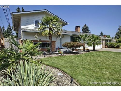 18433 Clinton St, Damascus, OR 97030