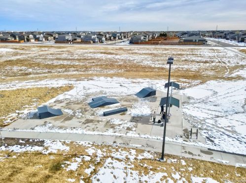 166 Kewaunee Way, Aurora CO 80016-4327 exterior