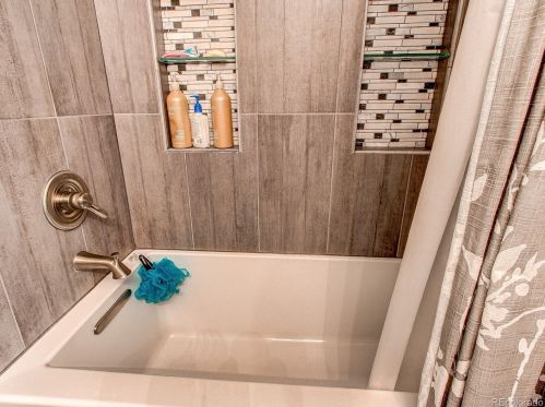 20695 Oxford Pl, Denver CO 80014-5137 exterior