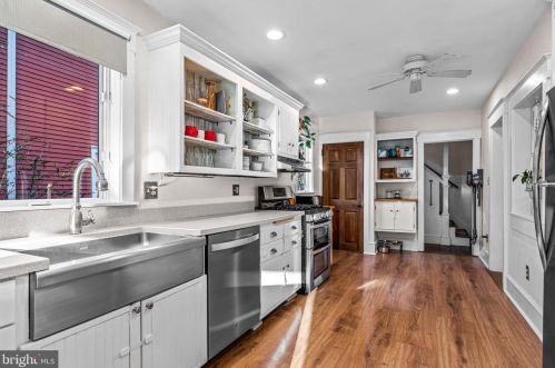 24 Evergreen Ln, Tavistock NJ  08033-1202 exterior