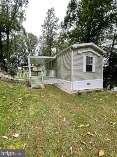 766 Stonewood Dr, Gap, PA