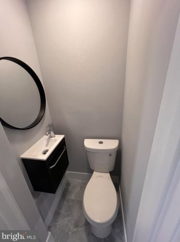 4950 19th St, Philadelphia PA  19112-0017 exterior