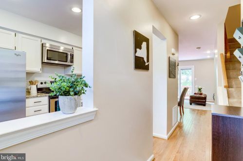 8496 Laurel Oak Dr, Springfield, VA 22153-3548