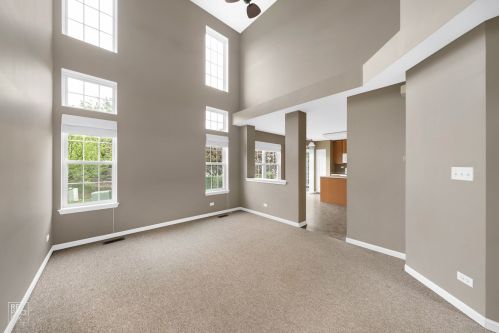 552 Yorkshire Ln, Pingree Grove, IL 60140-9159