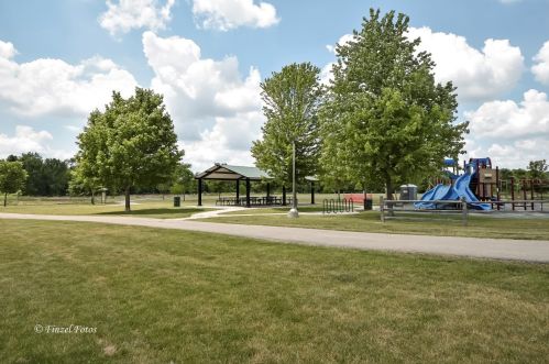 921 Kelly Ln, Sycamore IL  60178-9509 exterior