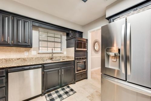 2046 Greenstone Trl, Carrollton TX 75010-4140 exterior