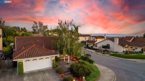 18801 Mount Lassen Dr, Hayward, CA 94552-1918