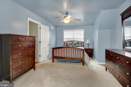 16 Mill Pond Dr, Lancaster PA  17603-7411 exterior