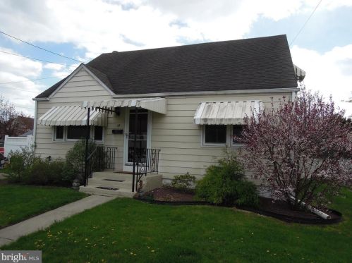 64 Unwin Dr, Trenton, NJ 08610-1720