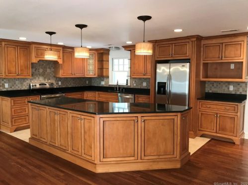 22 Sharp Hill Rd, Wilton CT  06897-3531 exterior