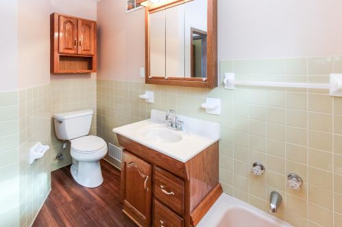 2126 Hillview Rd, Saint Paul MN  55112-1224 exterior