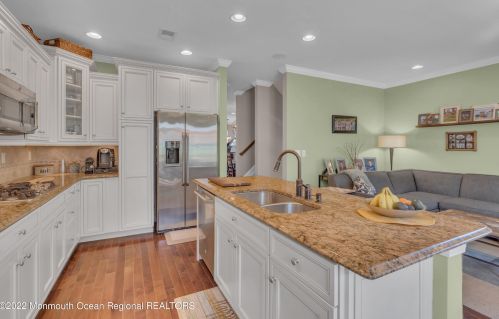 333 Princeton Ct, Tinton Falls NJ  07702-4058 exterior