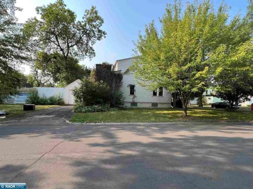 2802 2nd Ave, Hibbing, MN 55746-2017