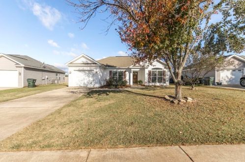 302 Tug Ct, Warner Robins GA  31088-2098 exterior