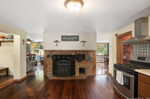 110 Squaw Rock Rd, Killingly CT  06239-4220 exterior