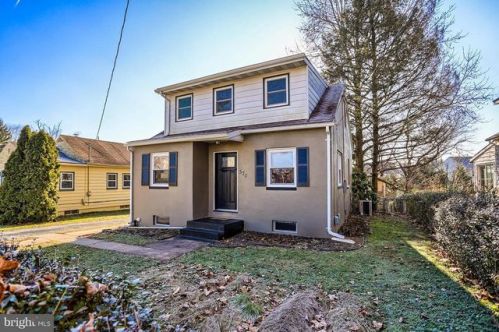 570 Fairfax Rd, York, PA 17404-1332