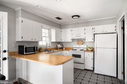 23 Berkeley Ct, Charles Town WV  25414-4221 exterior