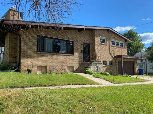 302 8th St, Nelson, IL 61021-3620