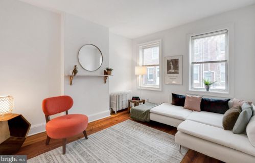 335 Manton St, Philadelphia, PA 19147-5212