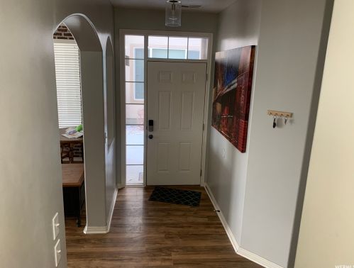 6343 Traveler Ln, Taylorsville, UT 84081-3211