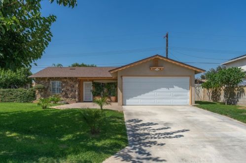 10766 Alameda Ave, Bloomington, CA 92316-2804