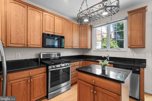 8509 2 Ave, Silver Spring MD 20910-2149 exterior