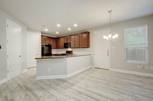 5701 Cougar Dr, Austin TX  78745-4211 exterior