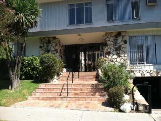 628 Ardmore Ave, Los Angeles CA  90004-2004 exterior
