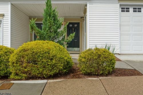 12 Caroline Foster Ct, Morristown, NJ 07960-2774
