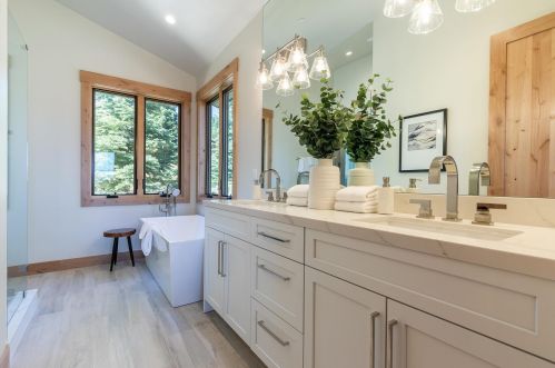 11768 Rhineland Ave, Truckee CA  96161-7069 exterior