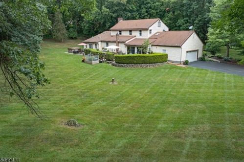 21 Brandywine Ct, Lafayette, NJ 07848-3803
