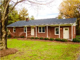 1605 Chardale Dr, Clemmons, NC 27012-9711