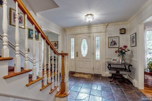 26 Bradrick Ln, Allendale, NJ 07401-1806
