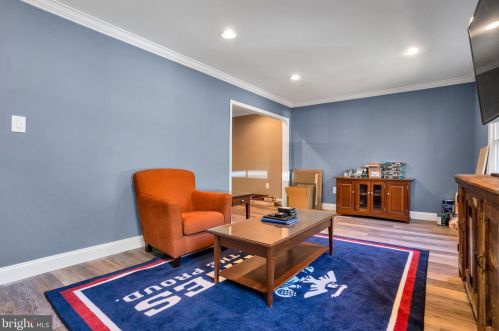 7318 Eggar Woods Ln, Springfield VA  22153-2012 exterior