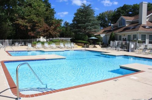 45 Carriage Crossing Ln, Middletown, CT 06457-5828