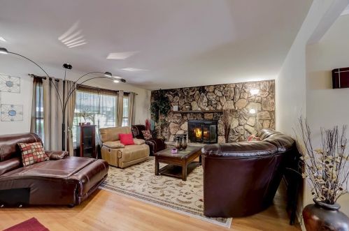 304 Milburn Ave, Crete, IL 60417-2229