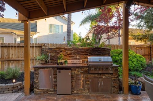 2328 Lovers Point Ln, Modesto, CA 95356-9210