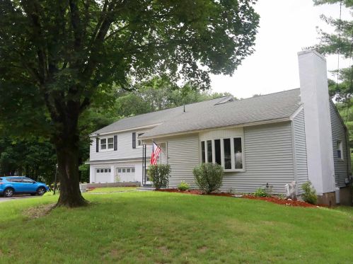 25 Westwood Cir, Dover, NH 03820-4321