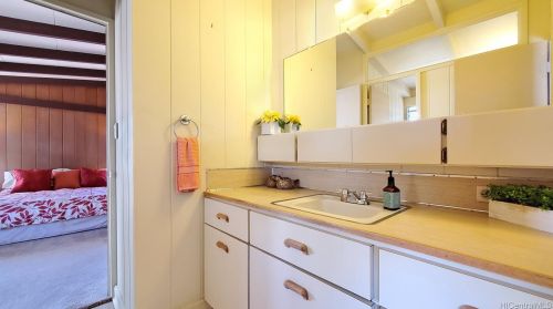 1376 Uila St, Honolulu HI  96818-1940 exterior