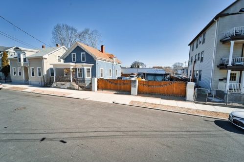38 Kenwood St, Providence, RI 02909-2210