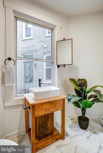 604 Mary St, Lancaster PA  17603-2819 exterior