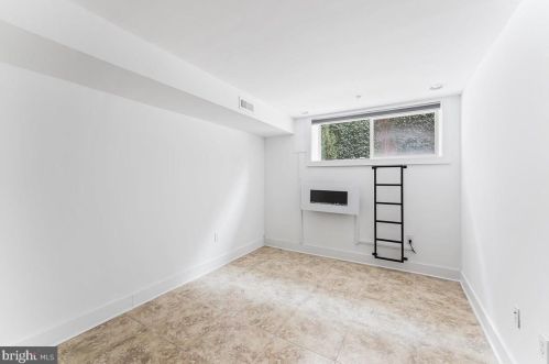 154 Front St, Philadelphia PA  19106-0020 exterior