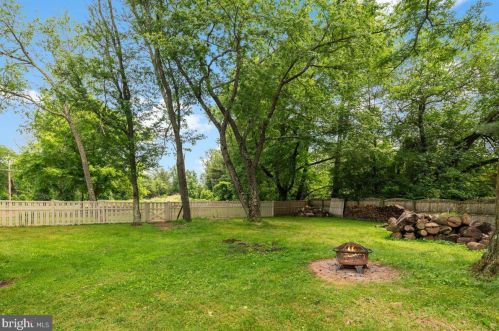 1 Teak Ln, Princeton NJ 08540-4724 exterior