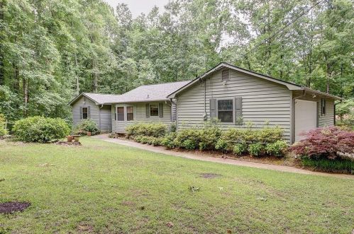125 Oak Leaf Dr, Stockbridge GA  30281-4998 exterior
