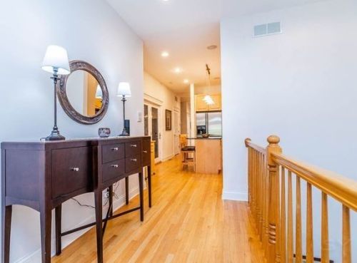 3834 Janssen Ave, Chicago, IL 60613-2822